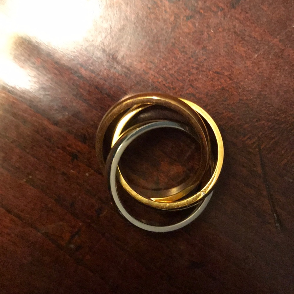Interlinked ring - Picture 3 of 3